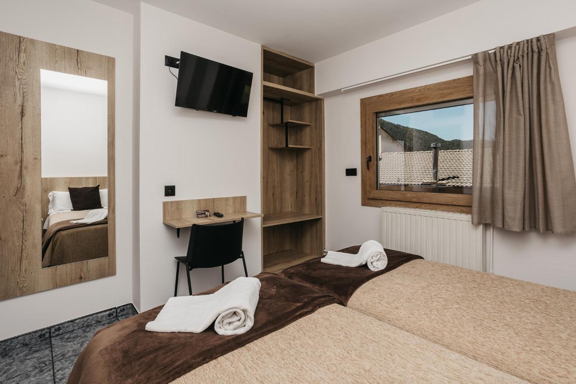 La Trobada Hotel Sport 里波尔 外观 照片
