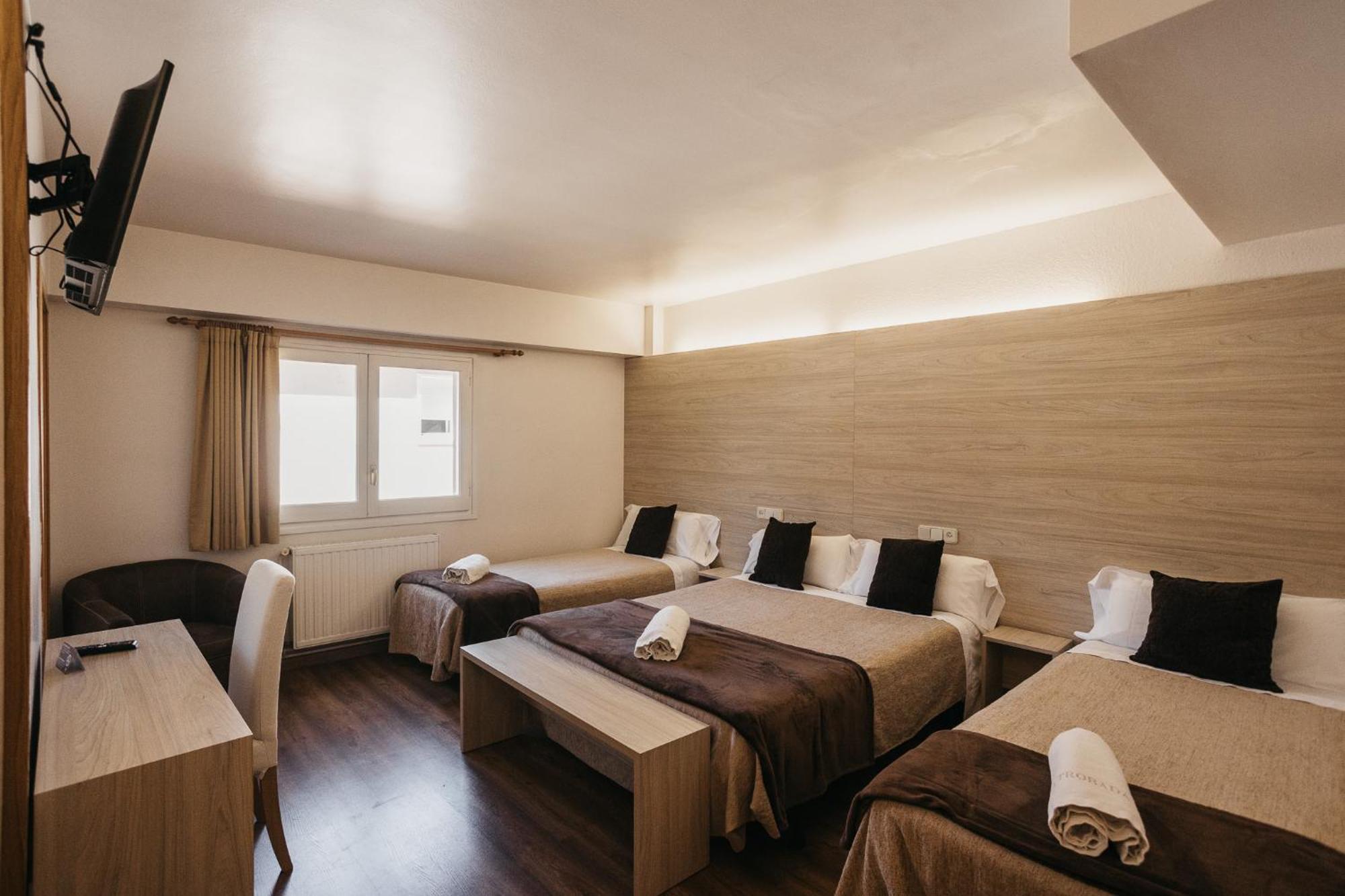 La Trobada Hotel Sport 里波尔 外观 照片