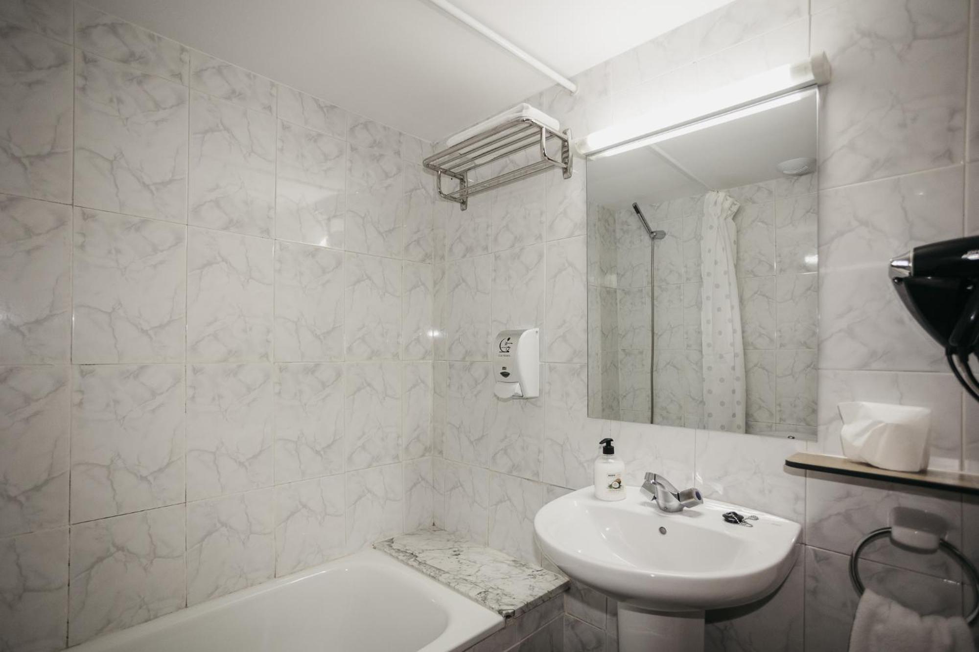 La Trobada Hotel Sport 里波尔 外观 照片