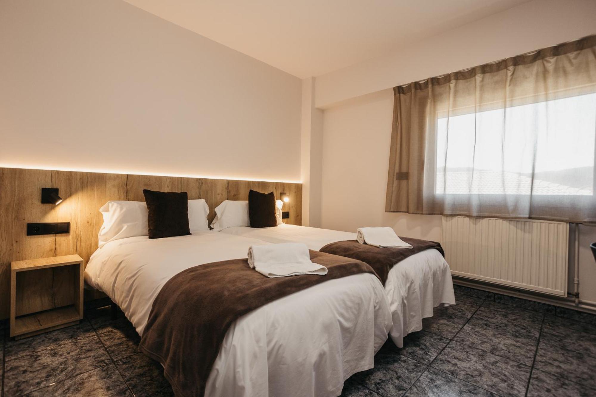 La Trobada Hotel Sport 里波尔 外观 照片