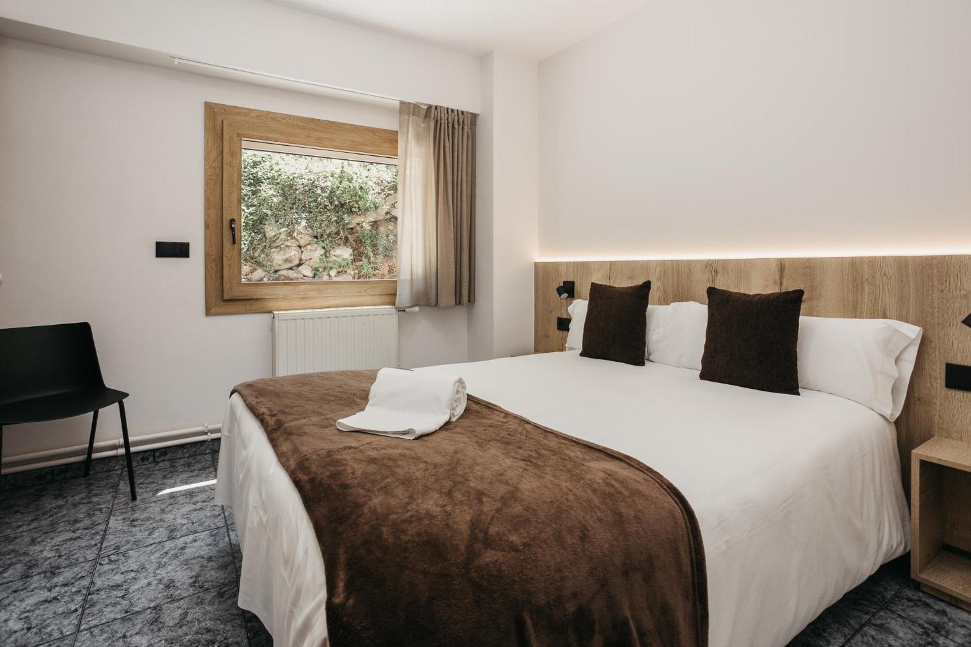 La Trobada Hotel Sport 里波尔 外观 照片