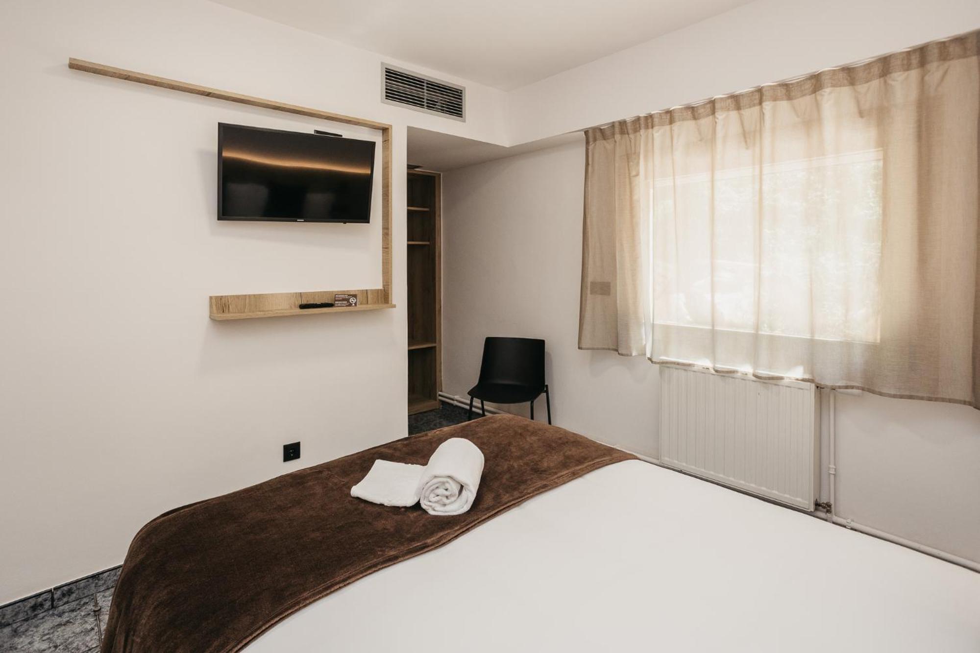 La Trobada Hotel Sport 里波尔 外观 照片