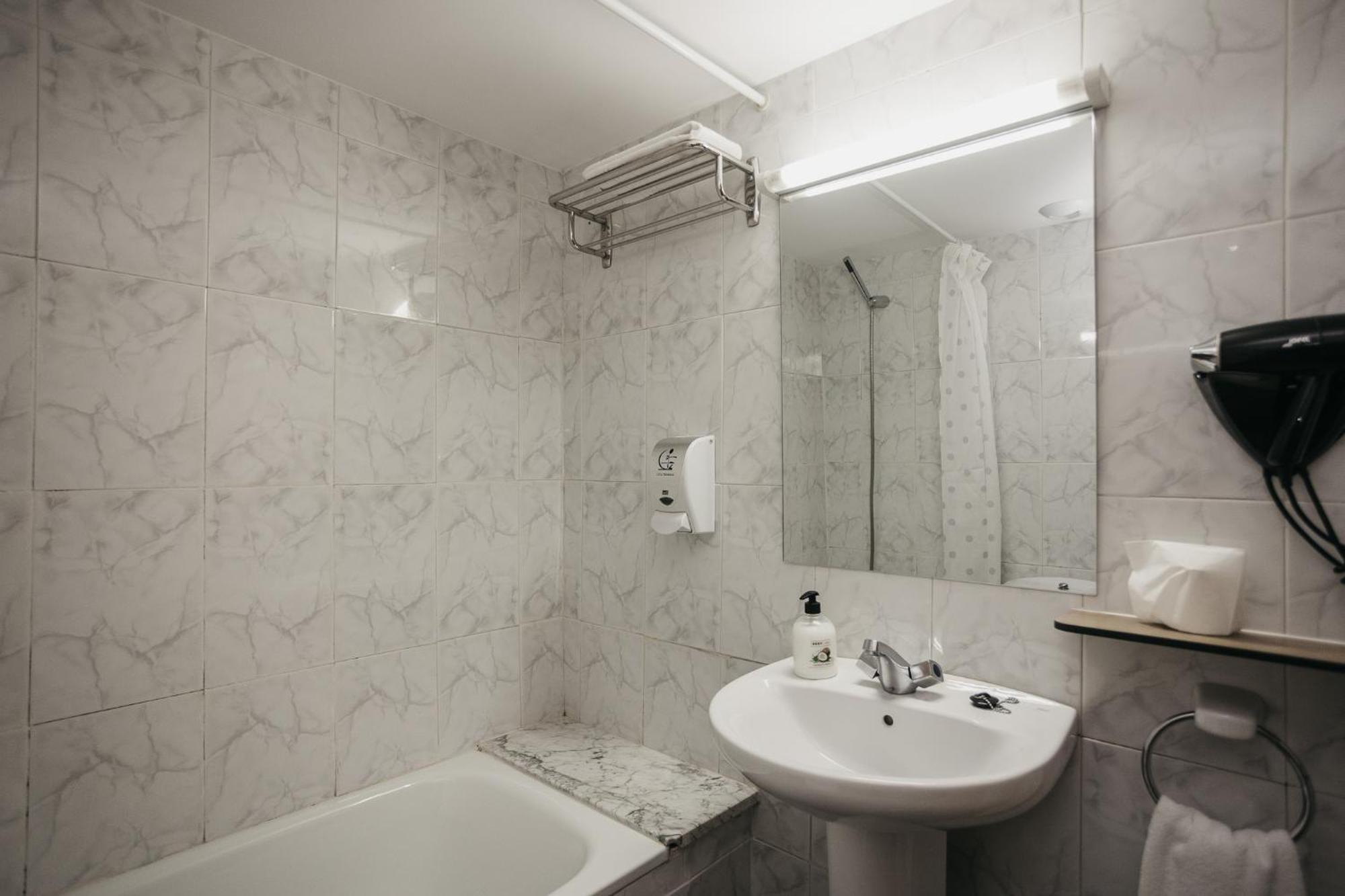 La Trobada Hotel Sport 里波尔 外观 照片