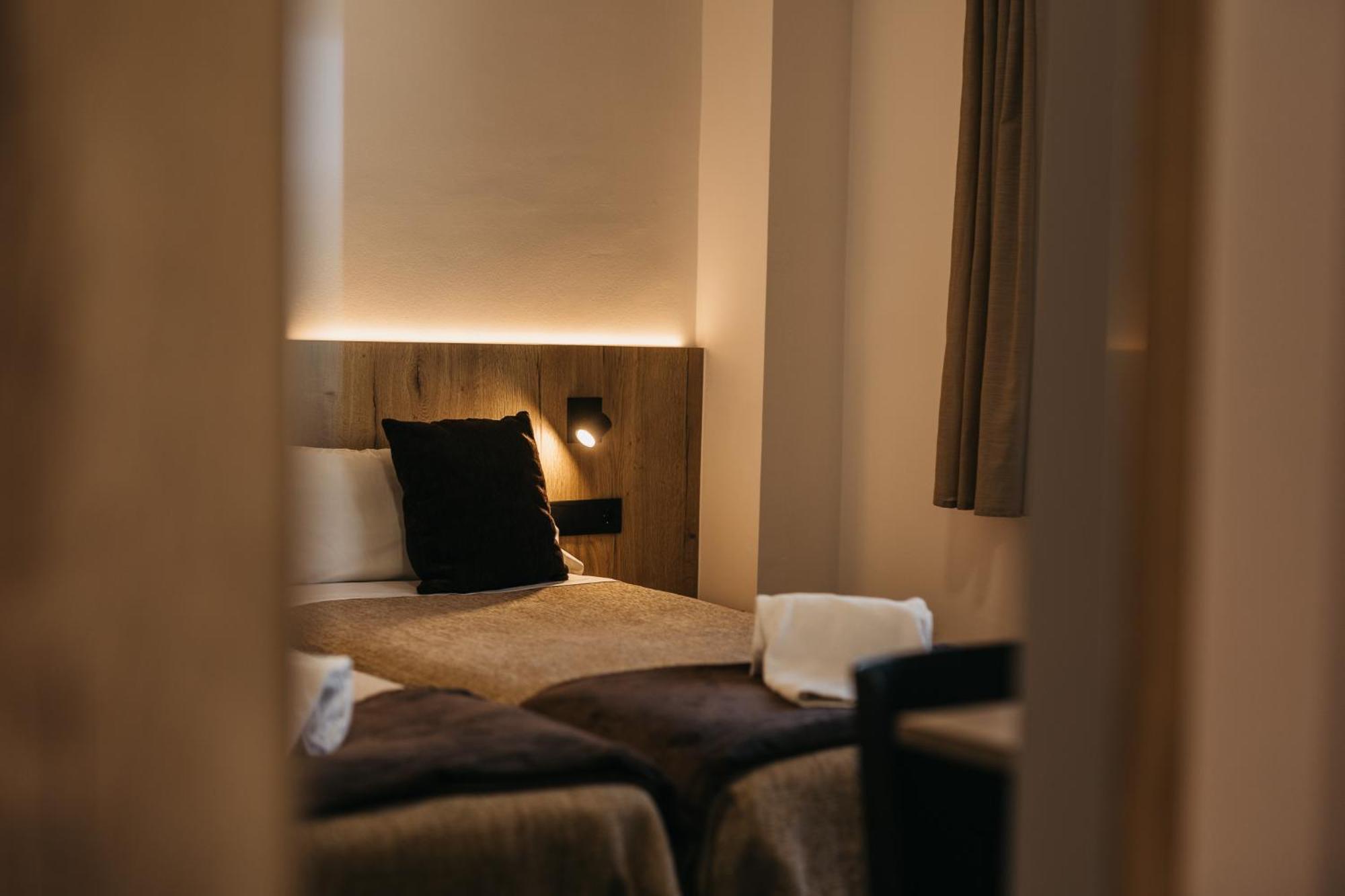 La Trobada Hotel Sport 里波尔 外观 照片
