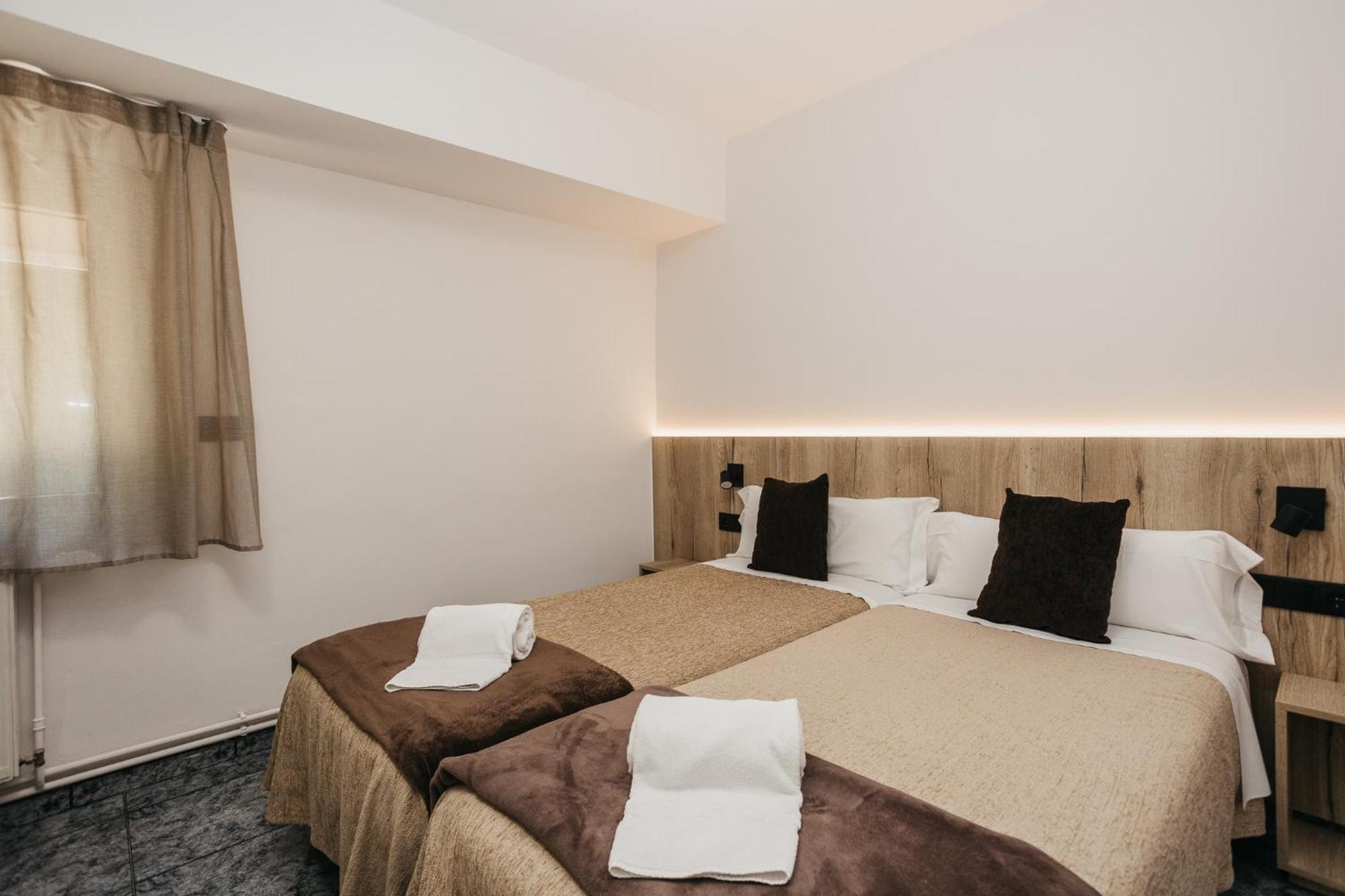 La Trobada Hotel Sport 里波尔 外观 照片