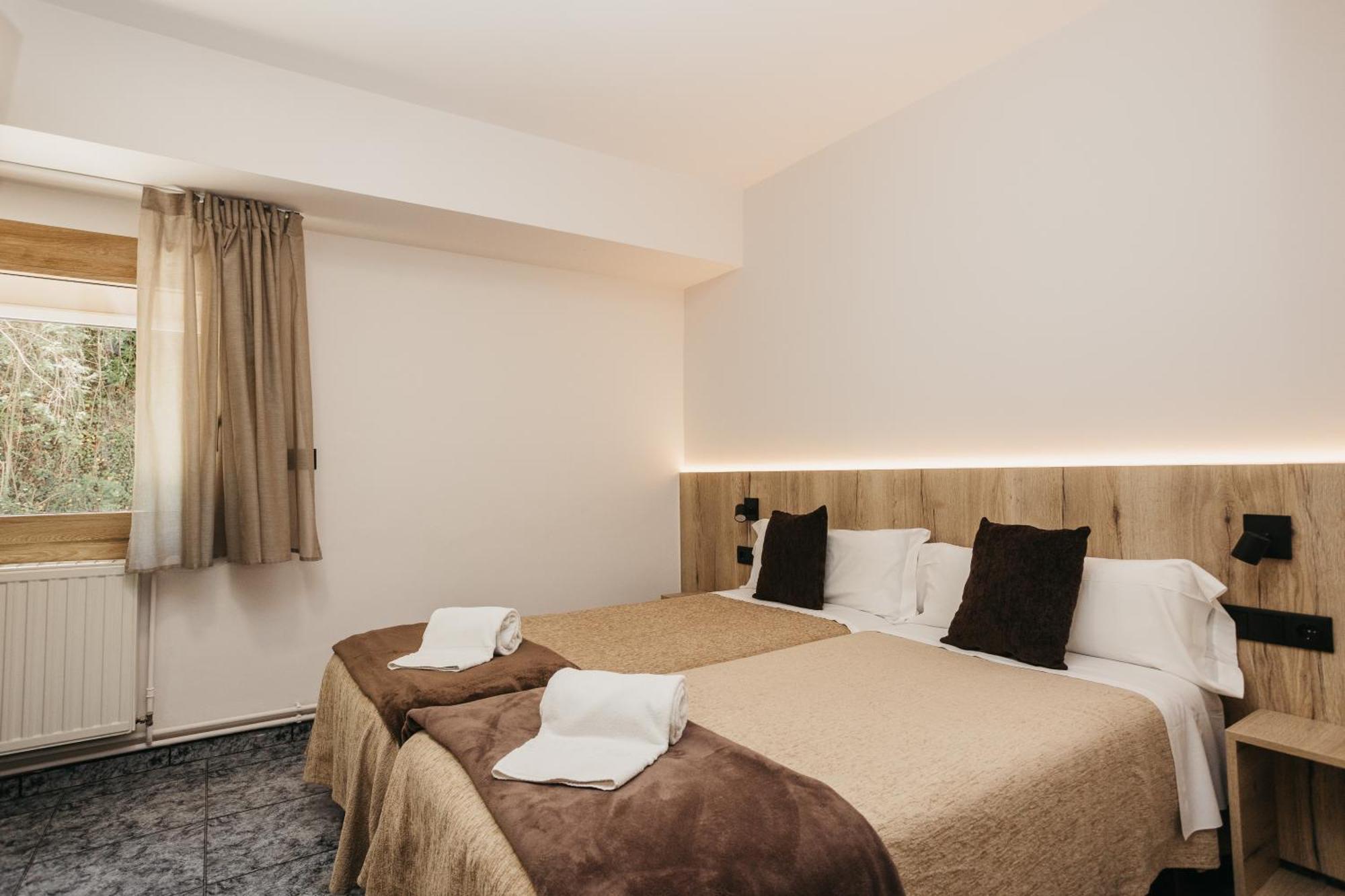 La Trobada Hotel Sport 里波尔 外观 照片